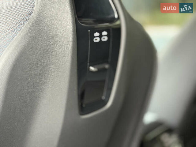 Серый БМВ iX, объемом двигателя 0 л и пробегом 38 тыс. км за 45700 $, фото 34 на Automoto.ua