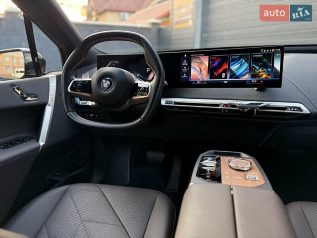 Серый БМВ iX, объемом двигателя 0 л и пробегом 30 тыс. км за 49500 $, фото 59 на Automoto.ua
