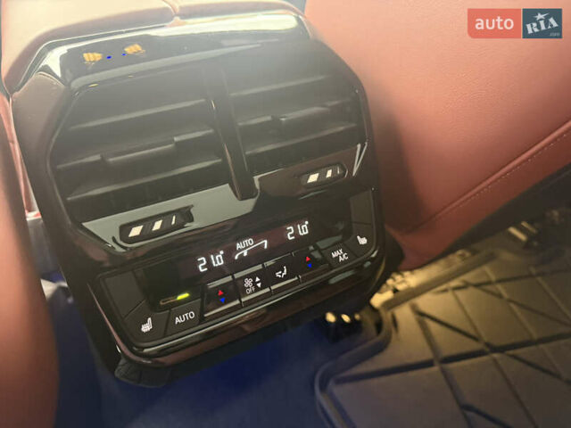 Серый БМВ iX, объемом двигателя 0 л и пробегом 19 тыс. км за 77000 $, фото 25 на Automoto.ua