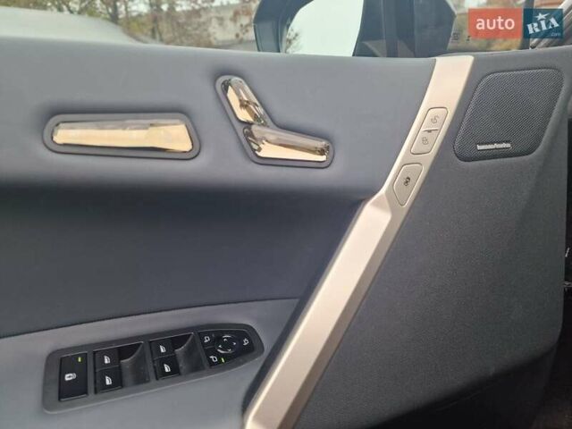 Серый БМВ iX, объемом двигателя 0 л и пробегом 30 тыс. км за 51700 $, фото 17 на Automoto.ua