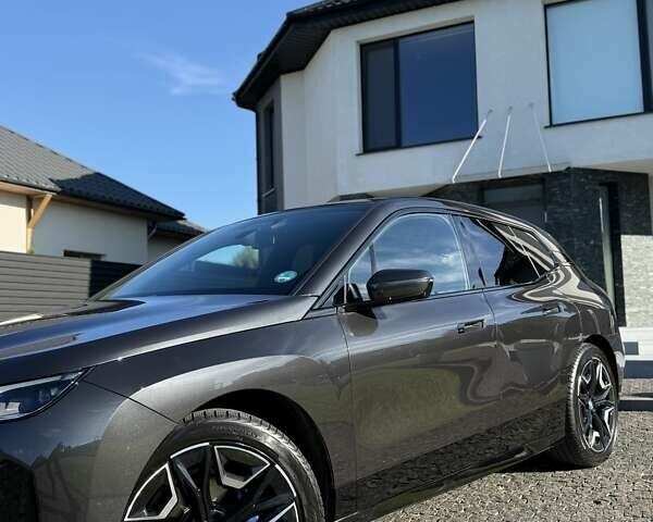 Серый БМВ iX, объемом двигателя 0 л и пробегом 35 тыс. км за 47500 $, фото 25 на Automoto.ua
