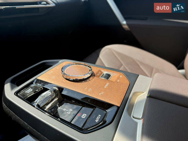 Серый БМВ iX, объемом двигателя 0 л и пробегом 19 тыс. км за 55445 $, фото 14 на Automoto.ua