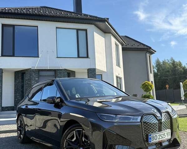 Серый БМВ iX, объемом двигателя 0 л и пробегом 35 тыс. км за 47500 $, фото 1 на Automoto.ua