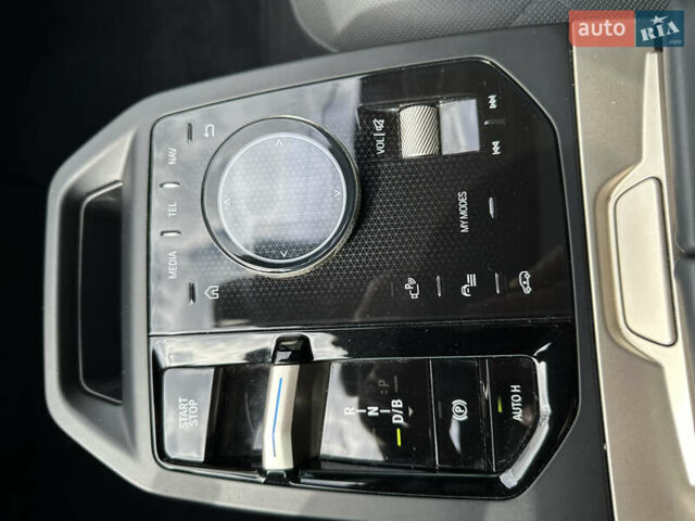 Серый БМВ iX, объемом двигателя 0 л и пробегом 38 тыс. км за 62500 $, фото 70 на Automoto.ua