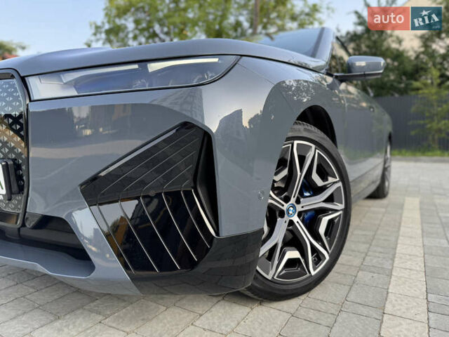 Серый БМВ iX, объемом двигателя 0 л и пробегом 47 тыс. км за 58500 $, фото 8 на Automoto.ua