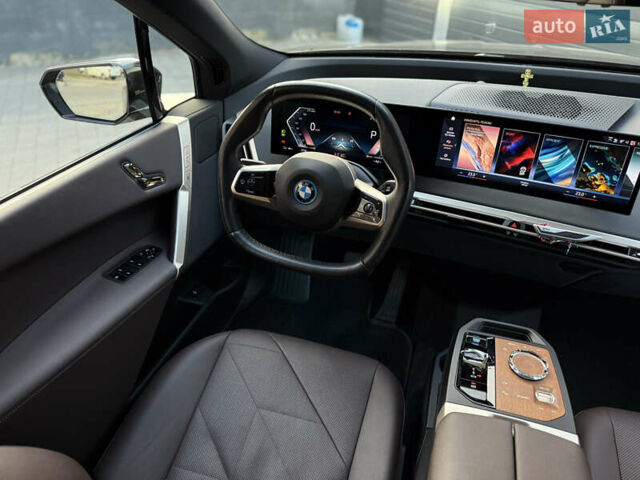 Серый БМВ iX, объемом двигателя 0 л и пробегом 30 тыс. км за 49500 $, фото 56 на Automoto.ua