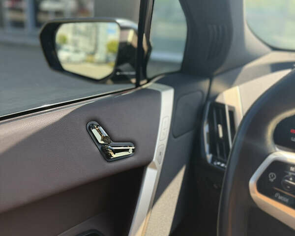 Серый БМВ iX, объемом двигателя 0 л и пробегом 19 тыс. км за 55445 $, фото 18 на Automoto.ua