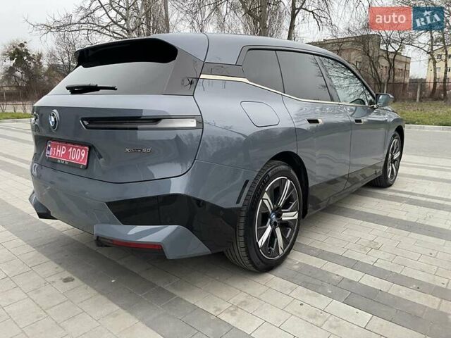 Серый БМВ iX, объемом двигателя 0 л и пробегом 53 тыс. км за 58800 $, фото 2 на Automoto.ua