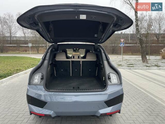 Серый БМВ iX, объемом двигателя 0 л и пробегом 53 тыс. км за 58800 $, фото 8 на Automoto.ua
