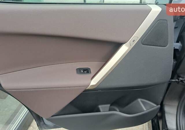 Серый БМВ iX, объемом двигателя 0 л и пробегом 49 тыс. км за 45500 $, фото 12 на Automoto.ua