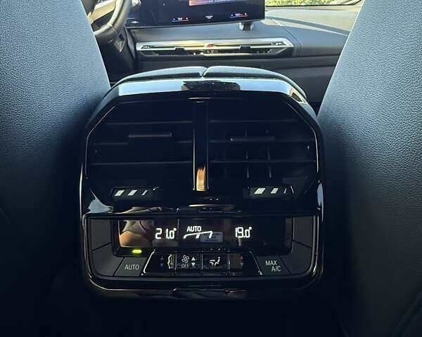 Серый БМВ iX, объемом двигателя 0 л и пробегом 35 тыс. км за 47500 $, фото 41 на Automoto.ua