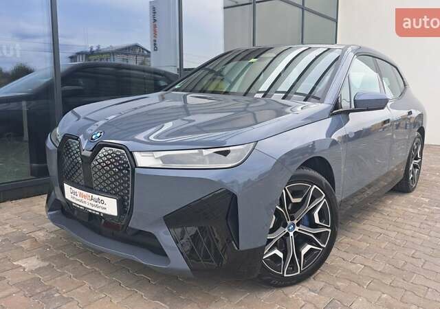 Серый БМВ iX, объемом двигателя 0 л и пробегом 49 тыс. км за 45500 $, фото 1 на Automoto.ua