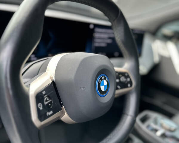 Серый БМВ iX, объемом двигателя 0 л и пробегом 38 тыс. км за 62500 $, фото 36 на Automoto.ua