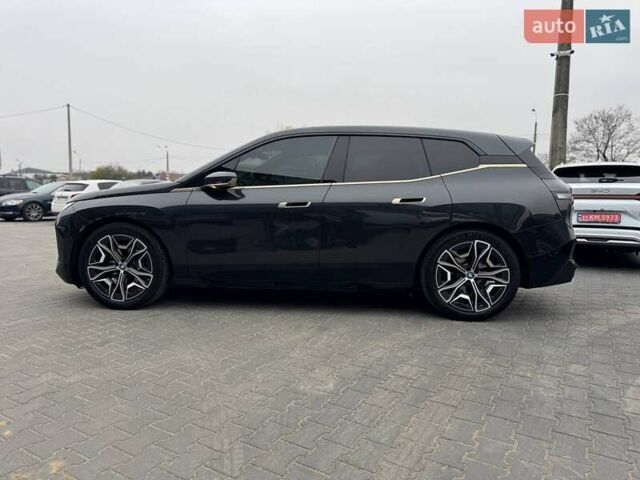 Серый БМВ iX, объемом двигателя 0 л и пробегом 32 тыс. км за 72900 $, фото 7 на Automoto.ua