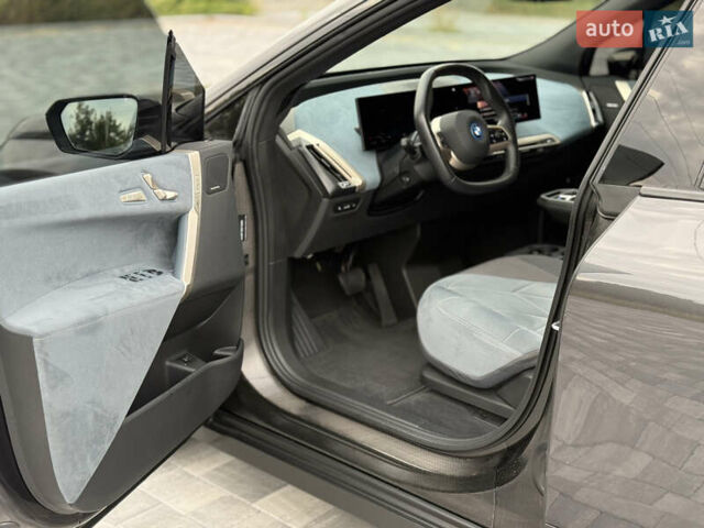 Серый БМВ iX, объемом двигателя 0 л и пробегом 38 тыс. км за 45700 $, фото 49 на Automoto.ua