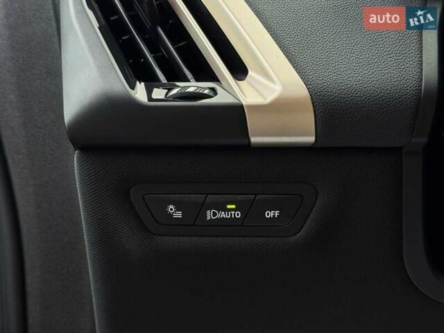 Сірий БМВ iX, об'ємом двигуна 0 л та пробігом 40 тис. км за 52999 $, фото 40 на Automoto.ua