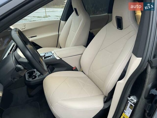Серый БМВ iX, объемом двигателя 0 л и пробегом 53 тыс. км за 58800 $, фото 13 на Automoto.ua