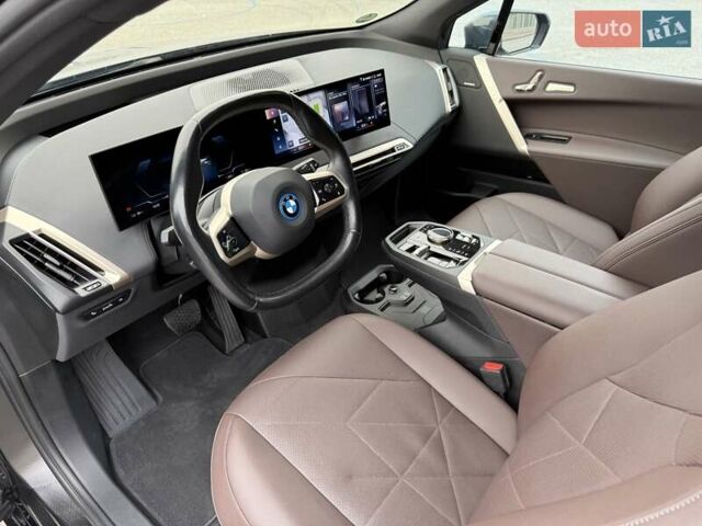 Серый БМВ iX, объемом двигателя 0 л и пробегом 106 тыс. км за 55500 $, фото 43 на Automoto.ua