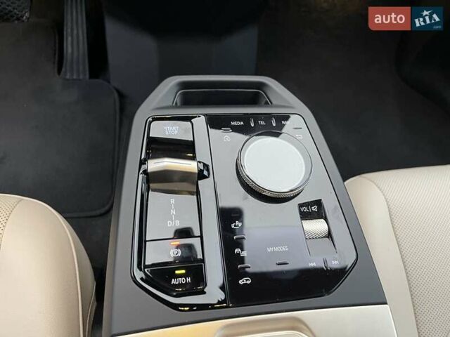 Серый БМВ iX, объемом двигателя 0 л и пробегом 53 тыс. км за 58800 $, фото 23 на Automoto.ua