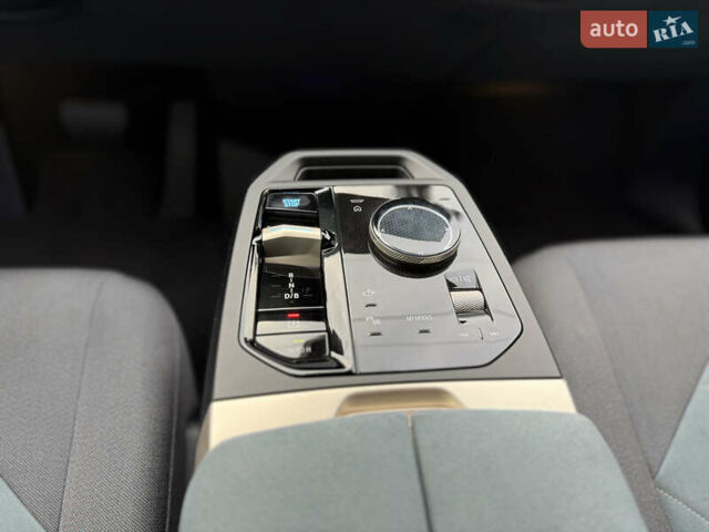 Серый БМВ iX, объемом двигателя 0 л и пробегом 38 тыс. км за 45700 $, фото 39 на Automoto.ua