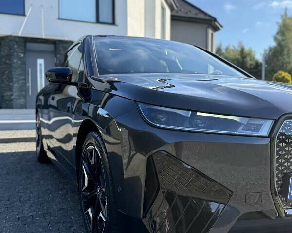 Серый БМВ iX, объемом двигателя 0 л и пробегом 35 тыс. км за 47500 $, фото 19 на Automoto.ua