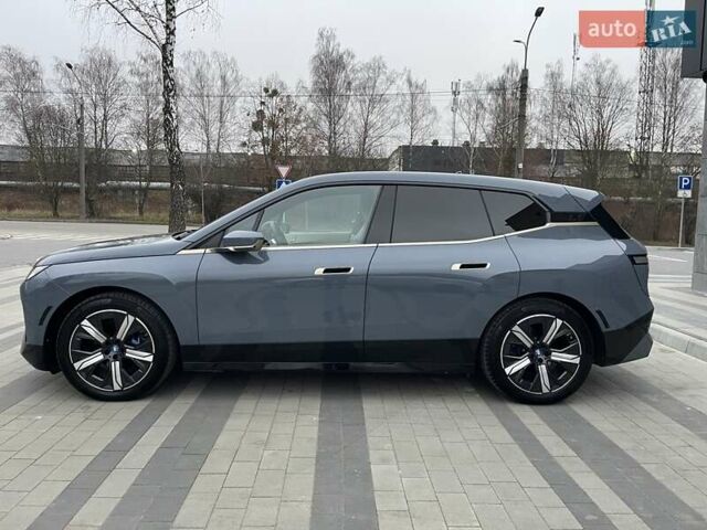 Серый БМВ iX, объемом двигателя 0 л и пробегом 53 тыс. км за 58800 $, фото 5 на Automoto.ua