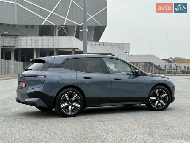Серый БМВ iX, объемом двигателя 0 л и пробегом 106 тыс. км за 55500 $, фото 11 на Automoto.ua