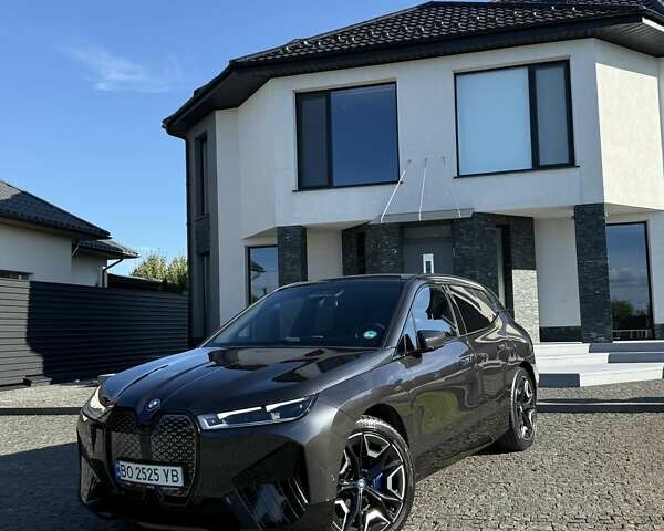 Серый БМВ iX, объемом двигателя 0 л и пробегом 35 тыс. км за 47500 $, фото 31 на Automoto.ua