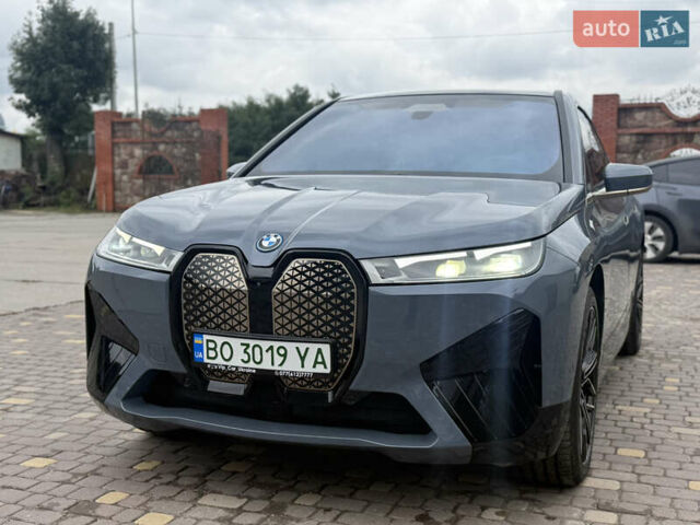Серый БМВ iX, объемом двигателя 0 л и пробегом 19 тыс. км за 77000 $, фото 1 на Automoto.ua
