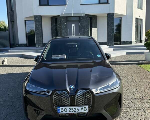 Серый БМВ iX, объемом двигателя 0 л и пробегом 35 тыс. км за 47500 $, фото 13 на Automoto.ua