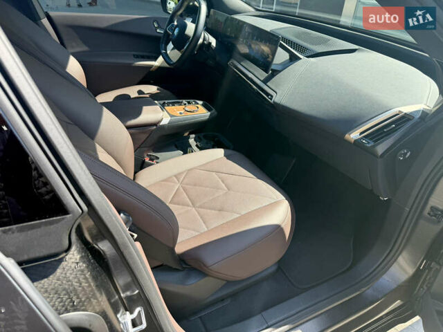 Серый БМВ iX, объемом двигателя 0 л и пробегом 19 тыс. км за 55445 $, фото 13 на Automoto.ua
