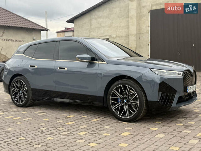 Серый БМВ iX, объемом двигателя 0 л и пробегом 19 тыс. км за 77000 $, фото 4 на Automoto.ua
