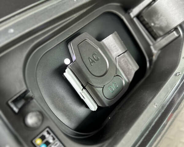 Серый БМВ iX, объемом двигателя 0 л и пробегом 38 тыс. км за 62500 $, фото 18 на Automoto.ua