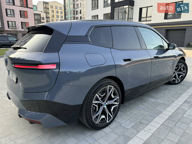Серый БМВ iX, объемом двигателя 0 л и пробегом 47 тыс. км за 58500 $, фото 4 на Automoto.ua
