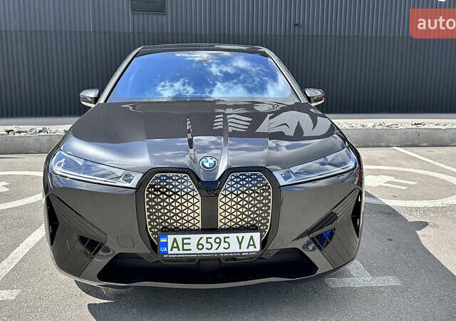 Серый БМВ iX, объемом двигателя 0 л и пробегом 42 тыс. км за 68500 $, фото 7 на Automoto.ua