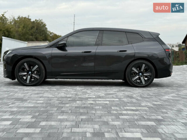 Серый БМВ iX, объемом двигателя 0 л и пробегом 38 тыс. км за 45700 $, фото 8 на Automoto.ua