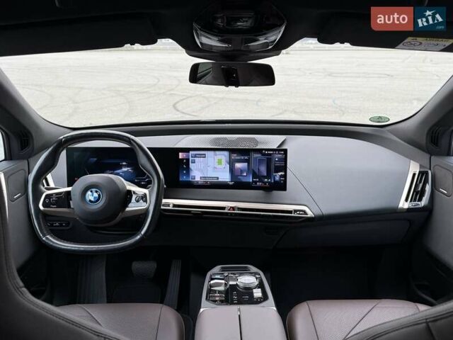 Серый БМВ iX, объемом двигателя 0 л и пробегом 106 тыс. км за 55500 $, фото 56 на Automoto.ua