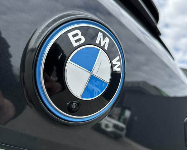 Серый БМВ iX, объемом двигателя 0 л и пробегом 38 тыс. км за 62500 $, фото 20 на Automoto.ua