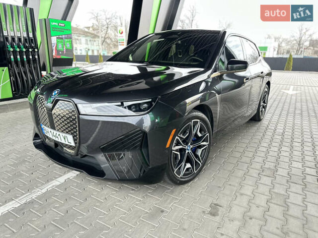 Серый БМВ iX, объемом двигателя 0 л и пробегом 38 тыс. км за 62500 $, фото 3 на Automoto.ua