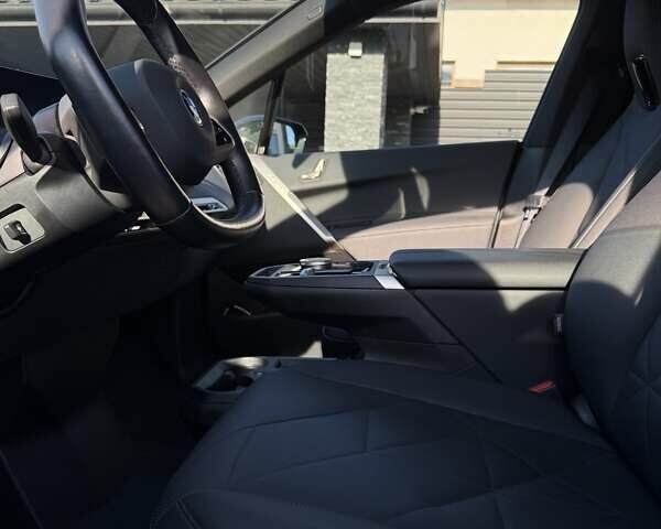 Серый БМВ iX, объемом двигателя 0 л и пробегом 35 тыс. км за 47500 $, фото 54 на Automoto.ua