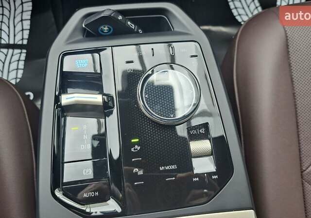 Серый БМВ iX, объемом двигателя 0 л и пробегом 49 тыс. км за 45500 $, фото 40 на Automoto.ua