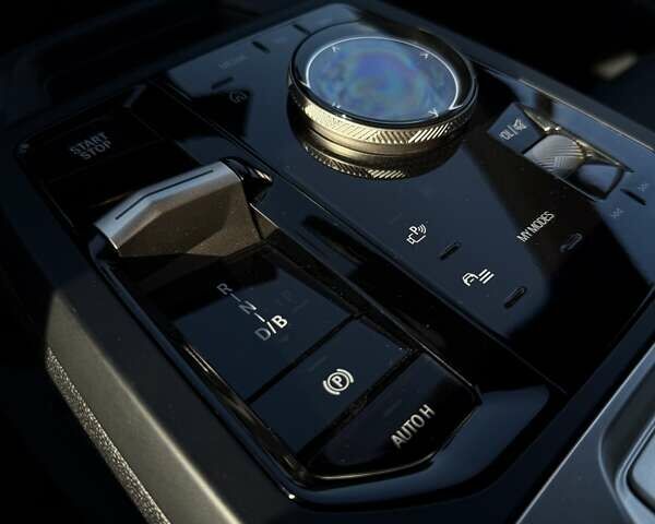 Серый БМВ iX, объемом двигателя 0 л и пробегом 35 тыс. км за 47500 $, фото 64 на Automoto.ua