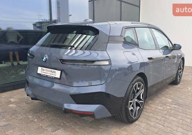 Серый БМВ iX, объемом двигателя 0 л и пробегом 49 тыс. км за 45500 $, фото 16 на Automoto.ua