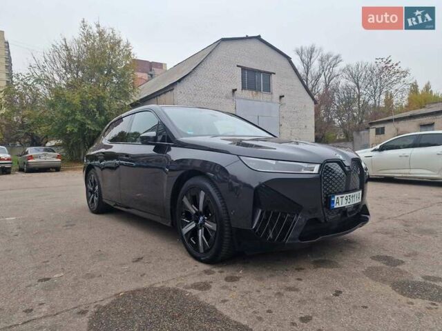 Серый БМВ iX, объемом двигателя 0 л и пробегом 30 тыс. км за 51700 $, фото 4 на Automoto.ua