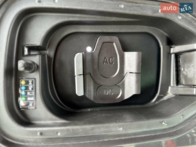 Серый БМВ iX, объемом двигателя 0 л и пробегом 38 тыс. км за 62500 $, фото 19 на Automoto.ua