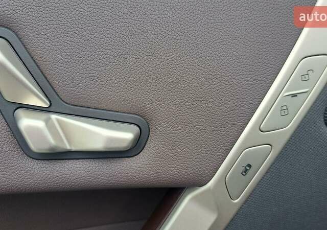 Серый БМВ iX, объемом двигателя 0 л и пробегом 49 тыс. км за 45500 $, фото 19 на Automoto.ua