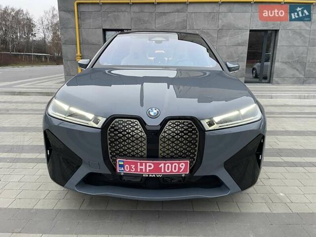 Серый БМВ iX, объемом двигателя 0 л и пробегом 53 тыс. км за 58800 $, фото 6 на Automoto.ua
