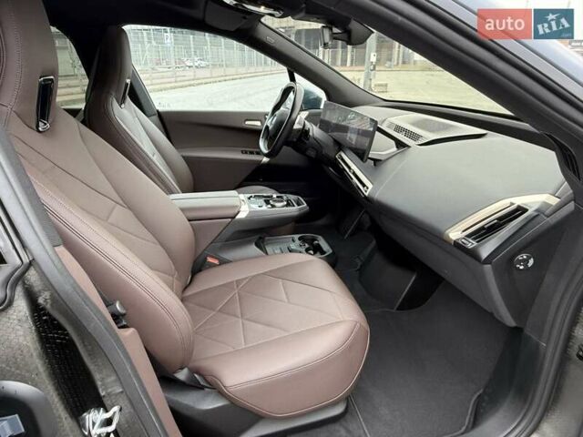 Серый БМВ iX, объемом двигателя 0 л и пробегом 106 тыс. км за 55500 $, фото 52 на Automoto.ua