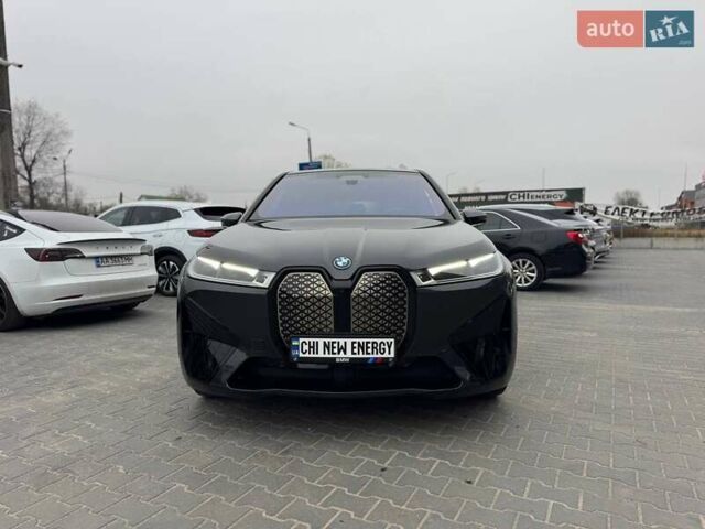 Серый БМВ iX, объемом двигателя 0 л и пробегом 32 тыс. км за 72900 $, фото 3 на Automoto.ua