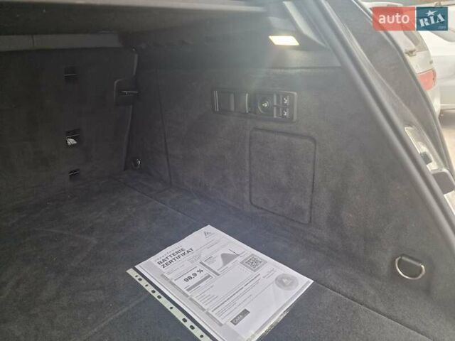 Серый БМВ iX, объемом двигателя 0 л и пробегом 30 тыс. км за 51700 $, фото 9 на Automoto.ua